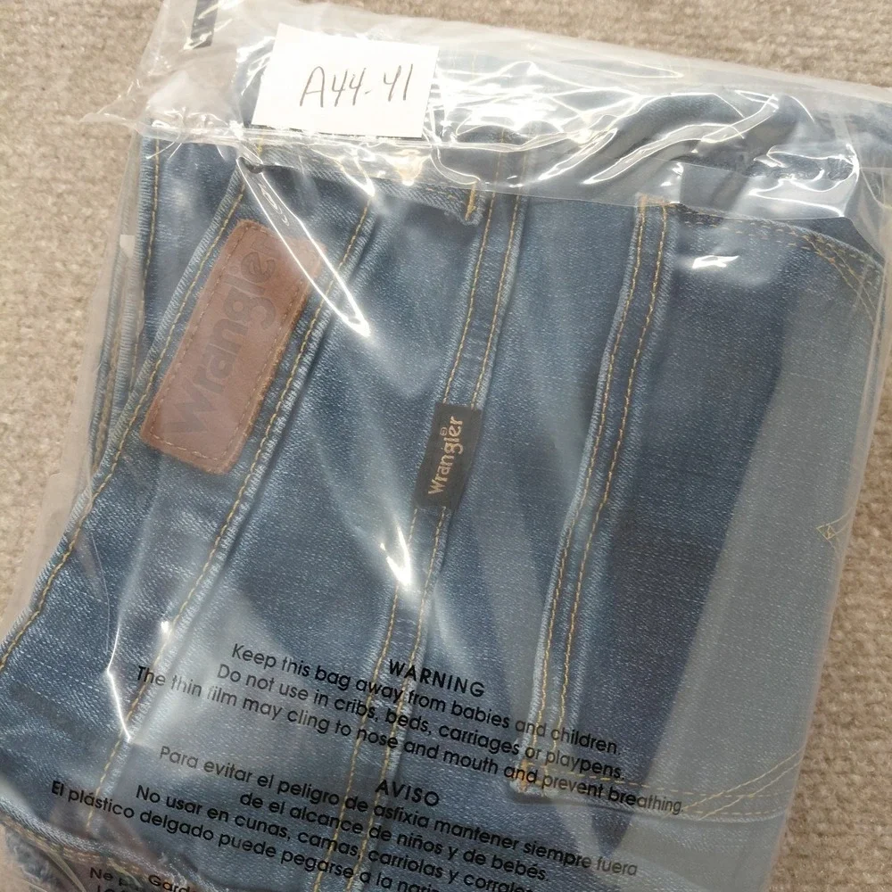 Wrangler Frayed Raw Hem Jean Shorts Size 34 Fits 30